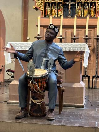 RÜCKBLICK: Afrikanische Klänge mit Urbain N&#039;Dakon